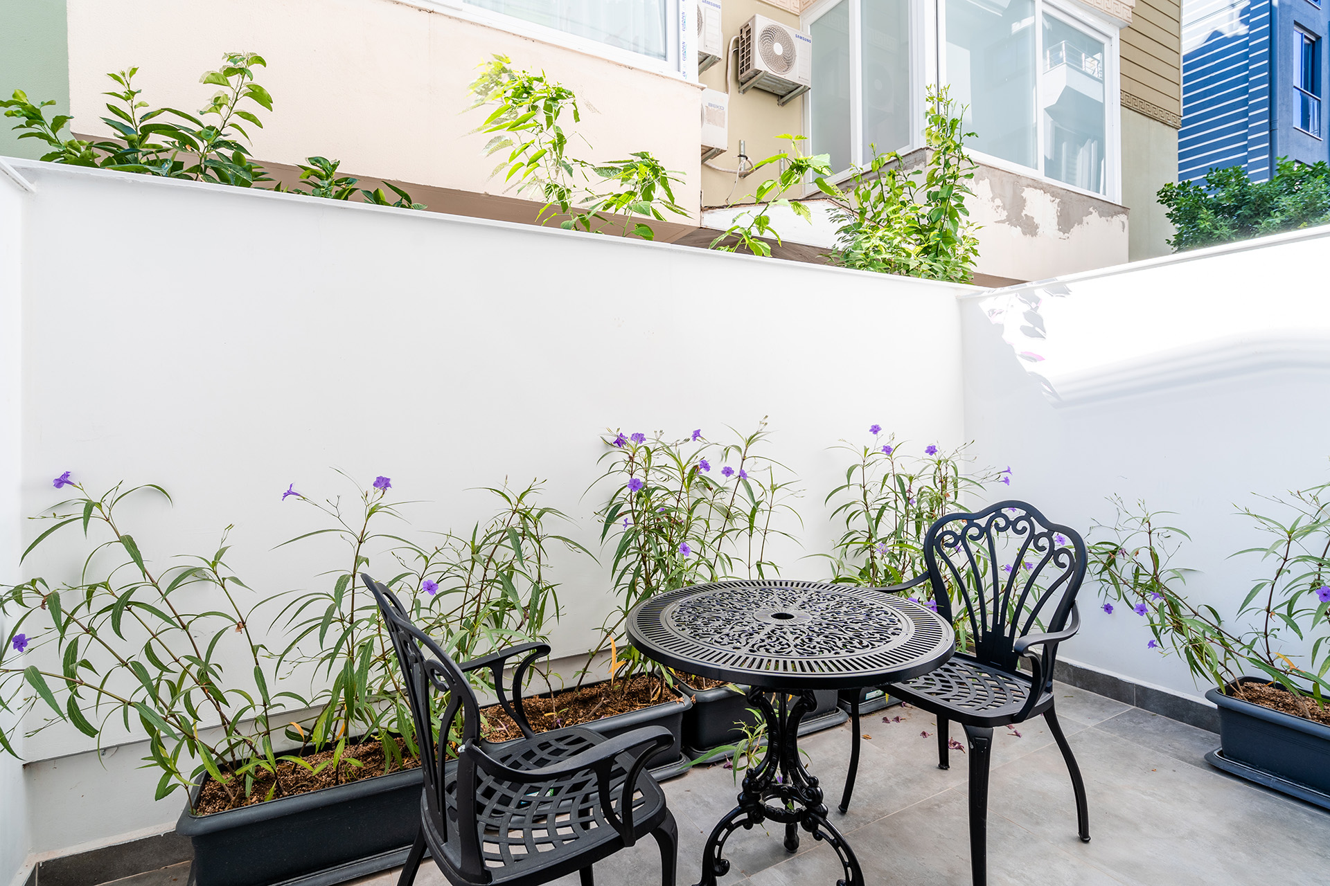 Ni Hotel Lara — the verandah of the Veranda room